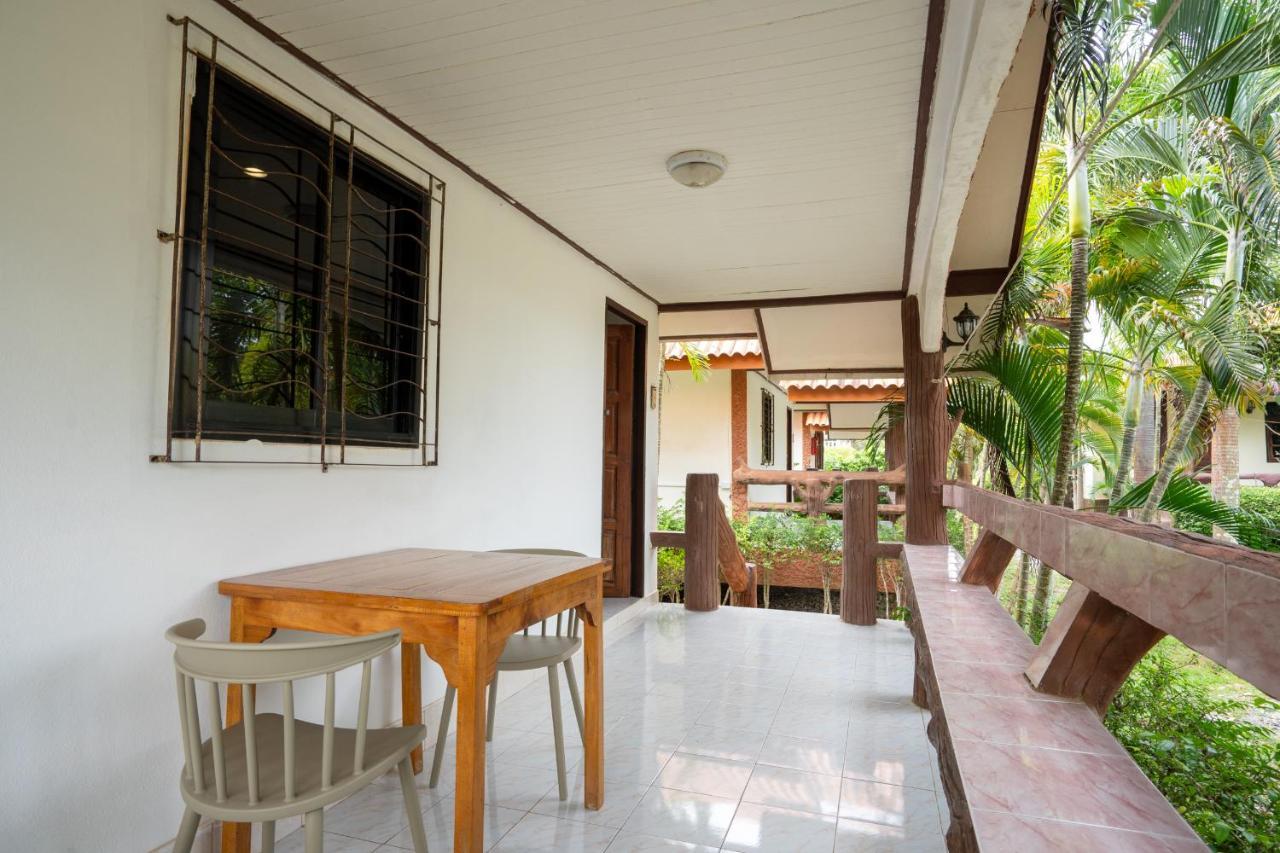 Lanta School Beach Resort เกาะลันตา ภายนอก รูปภาพ