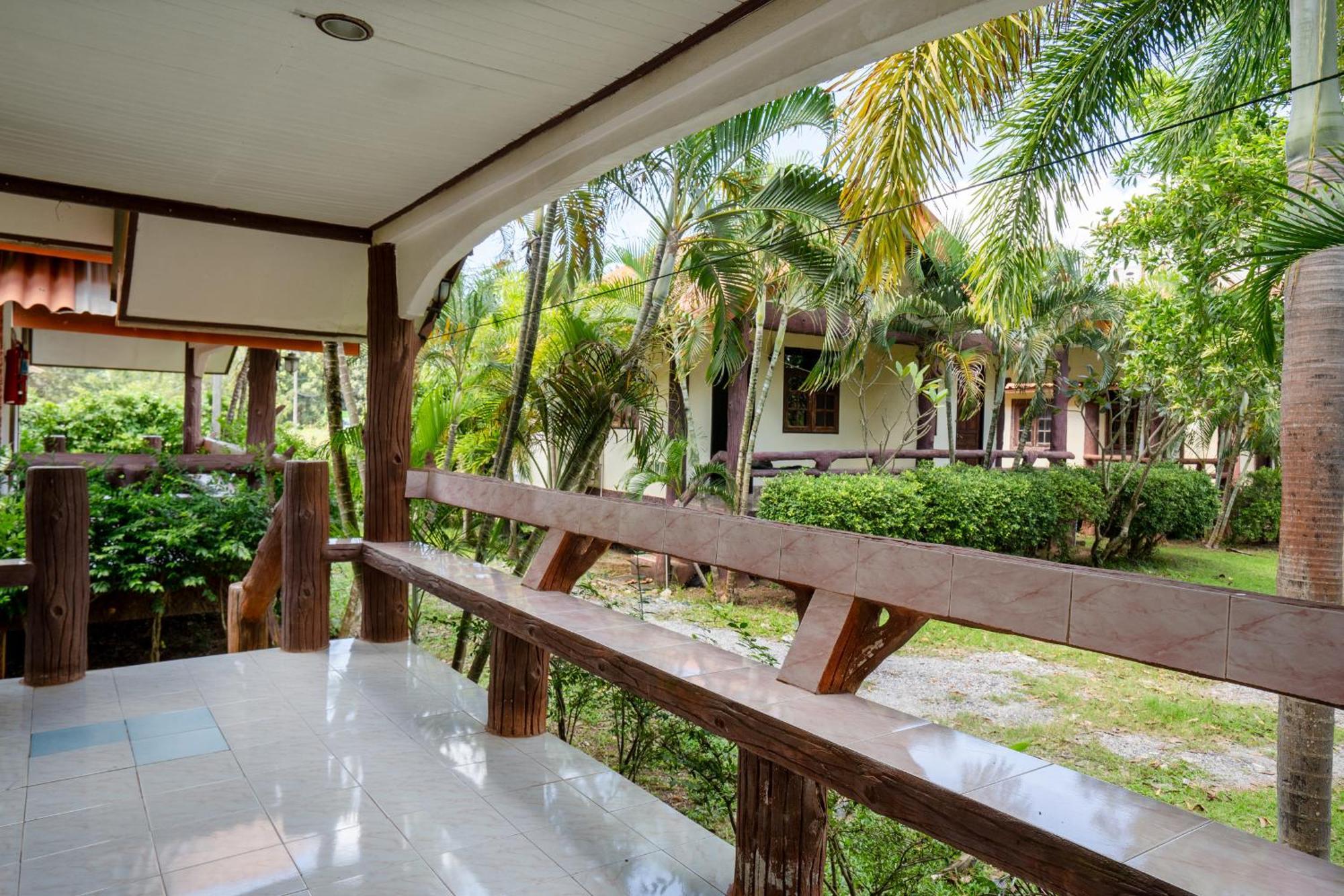 Lanta School Beach Resort เกาะลันตา ภายนอก รูปภาพ